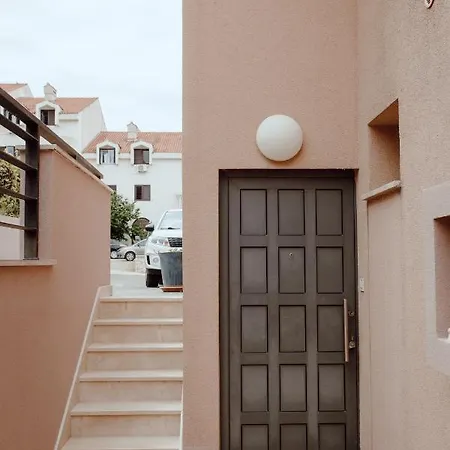 Zenta With Free Private Parking Σπλιτ