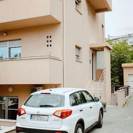 Zenta With Free Private Parking شقة سبليت