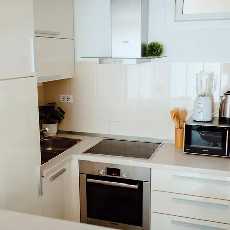 Zenta With Free Private Parking Apartment *