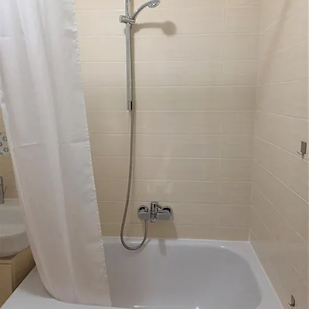 Zenta With Free Private Parking Appartamento *