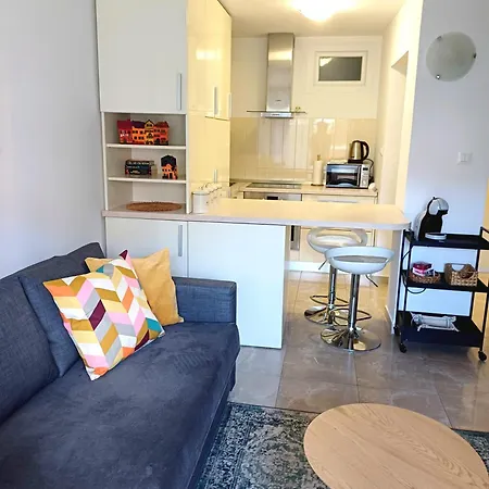 Zenta With Free Private Parking Split