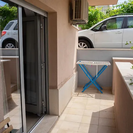 Zenta With Free Private Parking Apartment